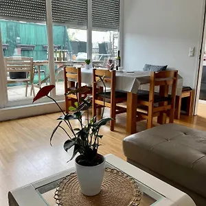  Apartment Dachgeschosswohnung Mit Kostenlosem Parkplatz !